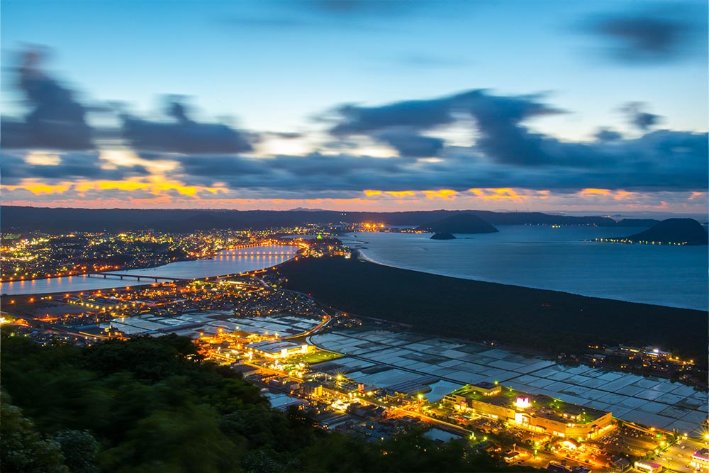 夜景も見事な虹の松原