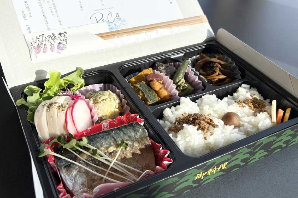 幕の内弁当（お茶付き）